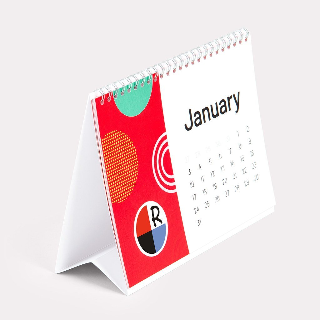 Bureaukalender op een kartonnen voet