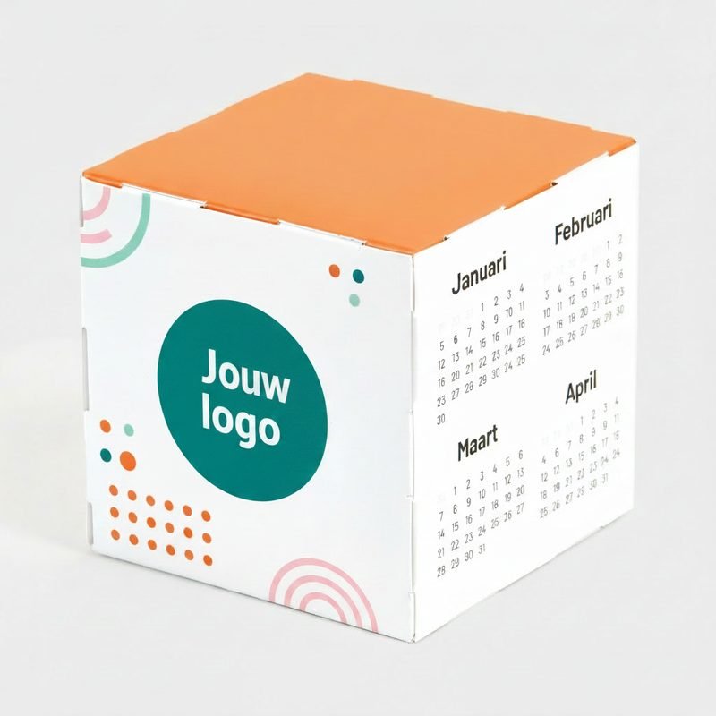Kubuskalender met logo-vlak en maandkalenders